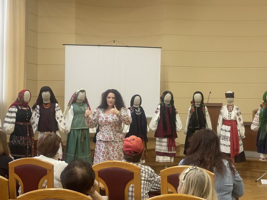 У Печерській РДА відбувся майстер-клас у межах виставки «Український щит. Нескорені строї»