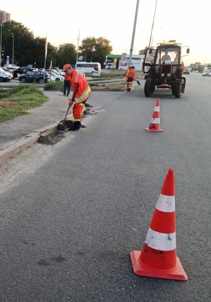КП ШЕУ Дніпровського району продовжує щоденні роботи з утримання в належному стані вулично-дорожньої мережі