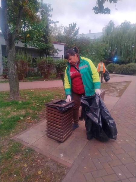 Працівники КП УЗН щодня забезпечують належний санітарний стан зелених зон Дніпровського району