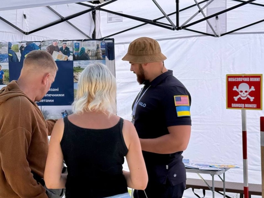 The HALO Trust та КП «Плесо» провели кампанію з мінної безпеки на пляжі «Венеція»