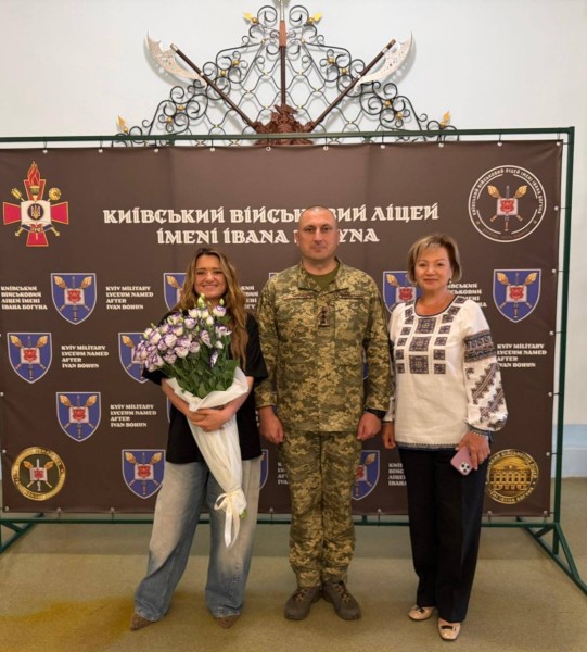 Голова Печерської райдержадміністрації Наталія Кондрашова привітала вихованців Київського військового ліцею імені Івана Богуна з Днем знань та початком нового навчального року.