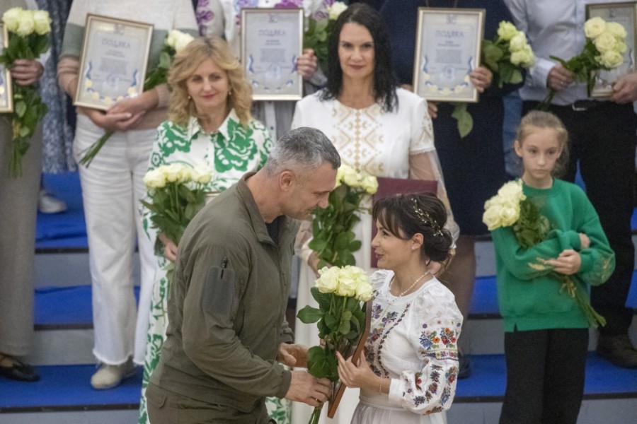 Віталій Кличко привітав освітян із професійним святом, яке відзначатимуть 6 жовтня, та нагородив найкращих працівників сфери