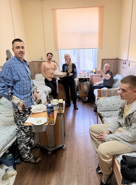 Єдність дій: громада і бізнес Солом’янського району підтримують захисників! Єдність дій: громада і бізнес Солом’янського району підтримують захисників!