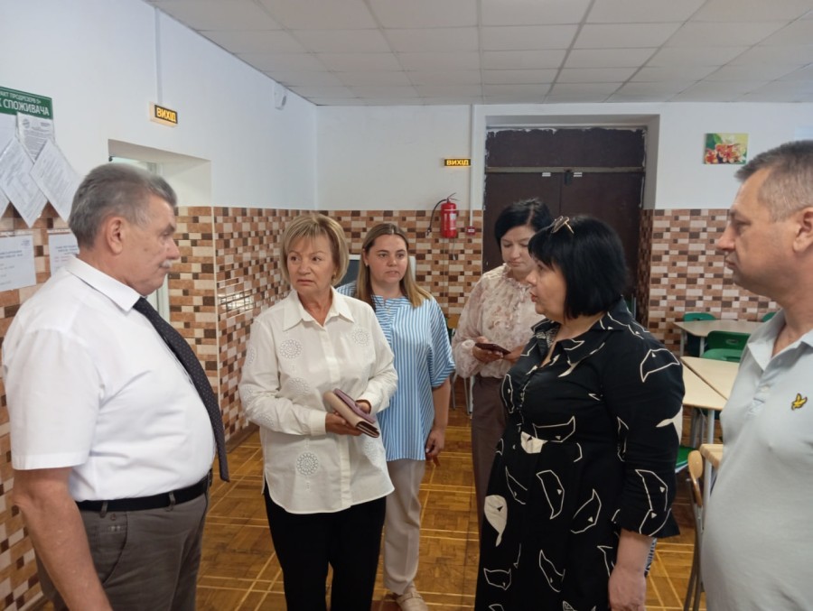 Безпека освітнього середовища: керівництво Печерської РДА відвідало гімназію № 134