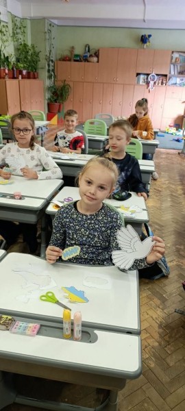 Міжнародний день миру: у закладах освіти Дніпровського району говорили про цінність миру