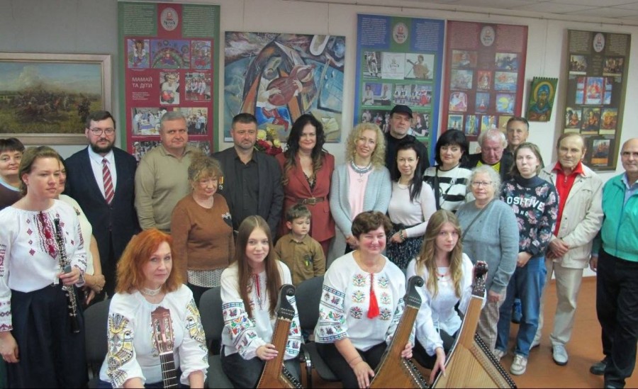 У Печерському районі Києва відбулося урочисте відкриття виставки «Козацький вітер на Печерських пагорбах».