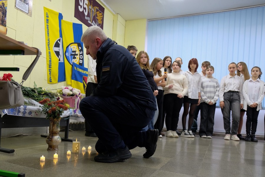 Збереження пам’яті та виховання патріотів: у школі №60 відкрили меморіальну стіну та провели змагання пам’яті Героя України