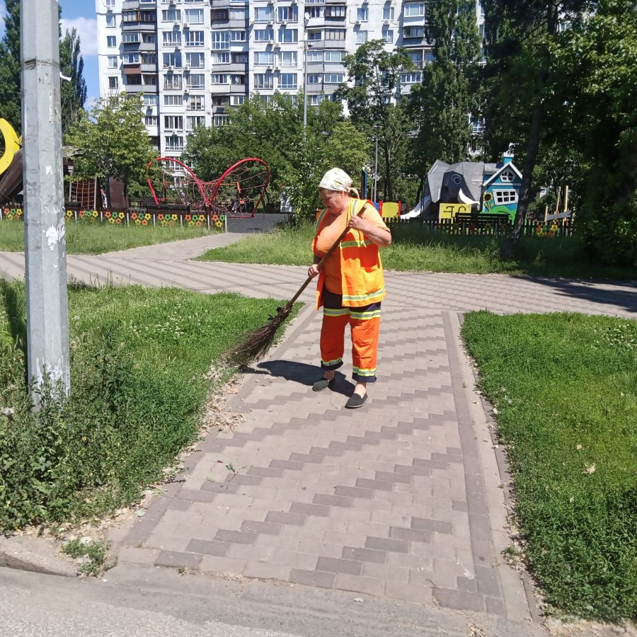 КП ШЕУ продовжує комплексне утримання вулично-дорожньої мережі Дніпровського району