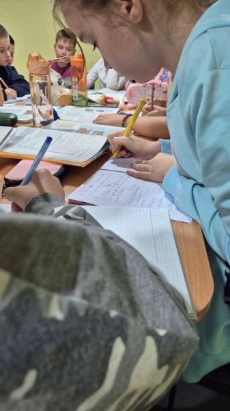 Освітній процес у закладах освіти Дніпровського району триває навіть під час тривалих повітряних тривог