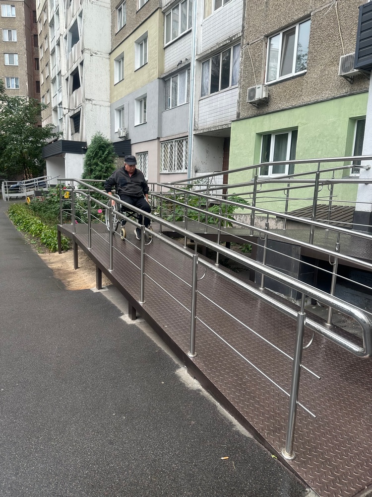 Будинок за адресою: вул. Заболотного, 30 облаштовано пандусом