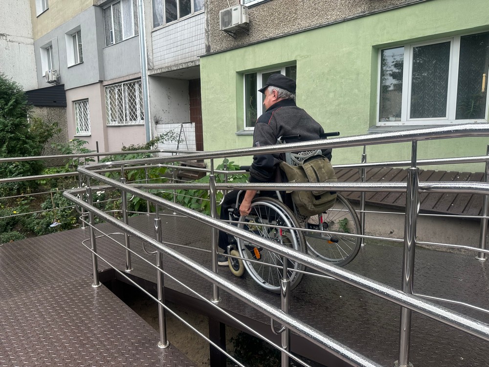 Будинок за адресою: вул. Заболотного, 30 облаштовано пандусом