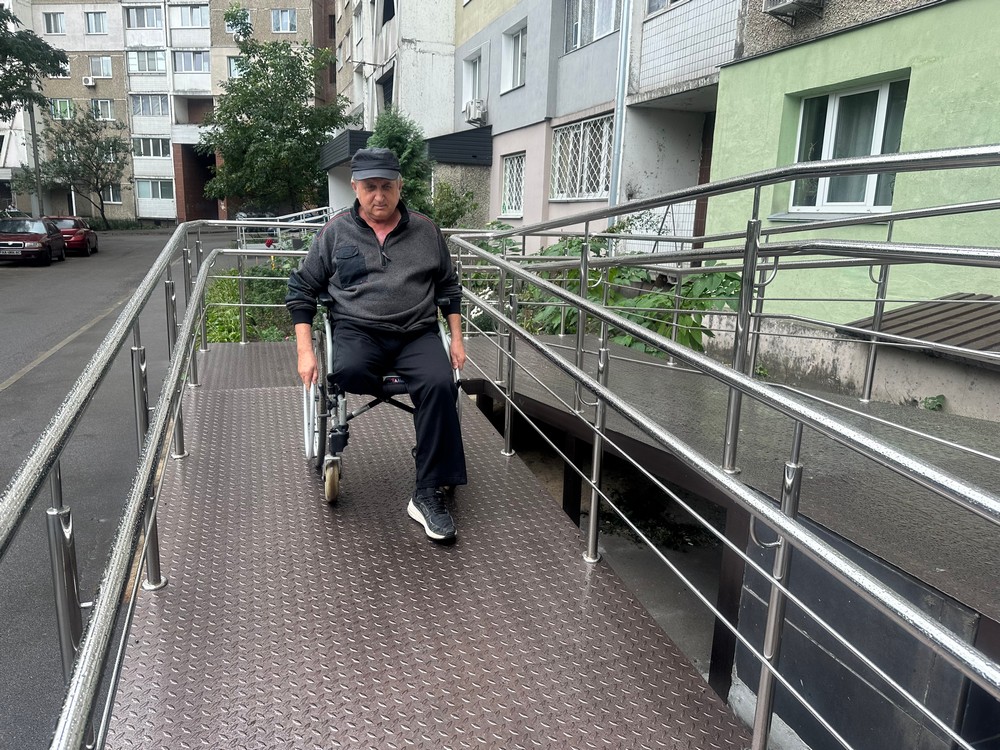 Будинок за адресою: вул. Заболотного, 30 облаштовано пандусом