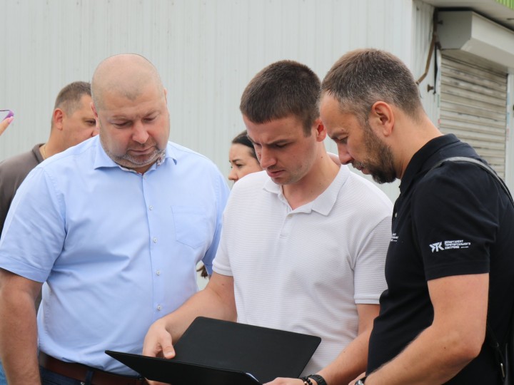 Відбулась виїзна нарада на Виноградарі,  де тривають демонтажі МАФів