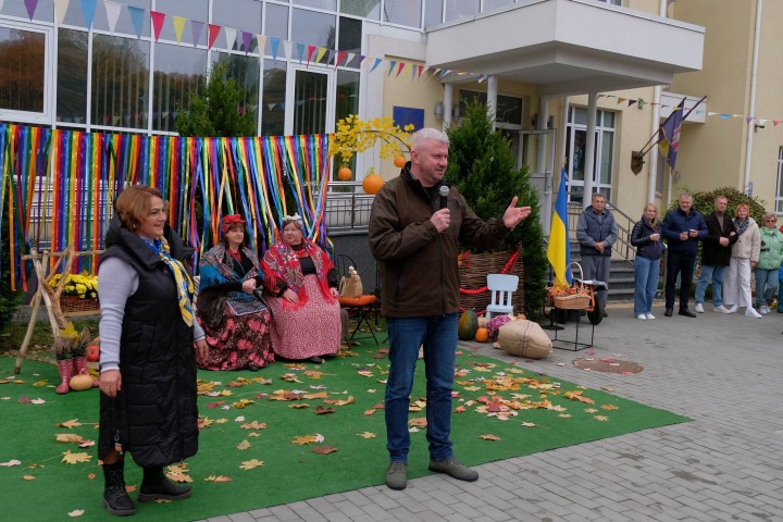 Благодійний ярмарок у садочку №168 “Карамелька” об’єднав дітей, педагогів і батьків заради допомоги захисникам