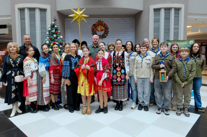 Різдвяна коляда та Вифлеємський Вогонь Миру в Солом'янській районній державній адміністрації