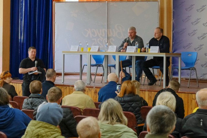 Зустріч з мешканцями будинку на бульварі Вацлава Гавела, 31: визначено терміни відновлення