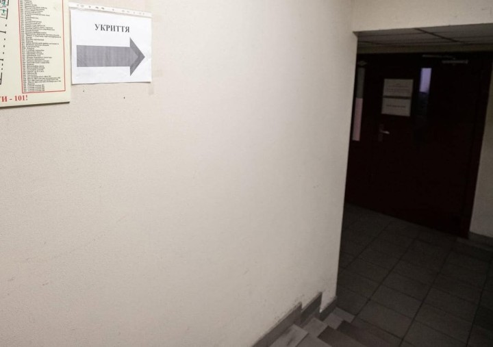 У разі недопуску до укриття під час повітряної тривоги потрібно звертатися до правоохоронних органів: роз’яснення Департаменту муніципальної безпеки