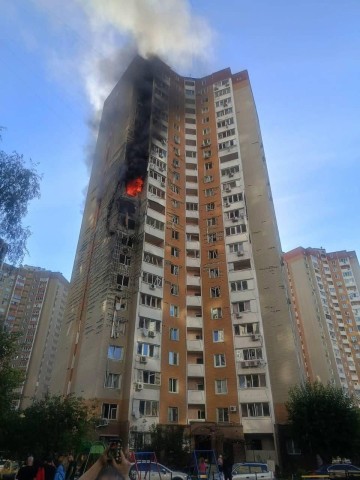 Дарниця знову під ворожим ударом: пошкоджено житловий будинок