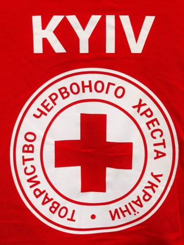 Турбота про майбутнє: діти пільгових категорій Подільського району отримали шкільні набори від Червоного Хреста та партнерів