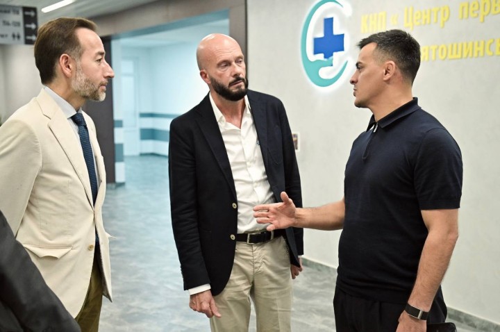 Сьогодні у КНП «Центр первинної медико-санітарної допомоги № 1» Святошинського району відкрили оновлений хол першого поверху