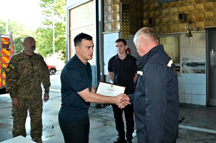 Сьогодні голова Святошинської РДА Георгій Зантарая мав нагоду особисто подякувати нашим рятувальникам