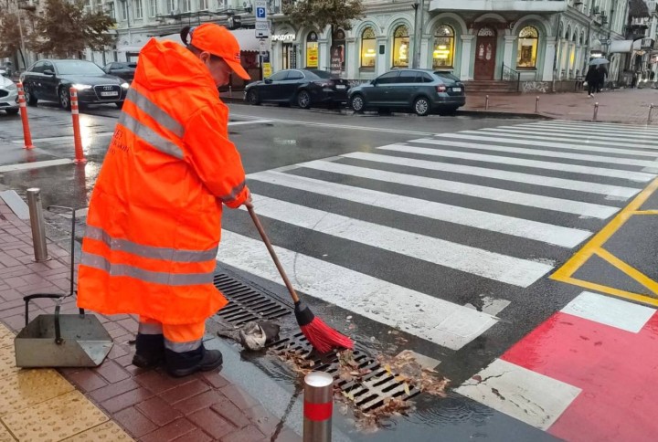 РАЙОННІ СЛУЖБИ ПОСИЛИЛИ РОБОТУ ЧЕРЕЗ ДОЩІ