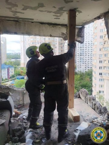 Урлівська, 19: закрили пошкоджені ділянки будинку до холодів