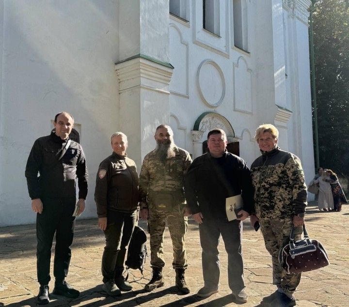 У величній Кирилівській церкві XII століття, святині часів Руси-України, сьогодні вшанували Захисників та Захисниць України всіх часів.