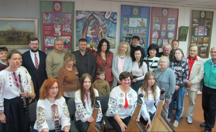 У Печерському районі Києва відбулося урочисте відкриття виставки «Козацький вітер на Печерських пагорбах».