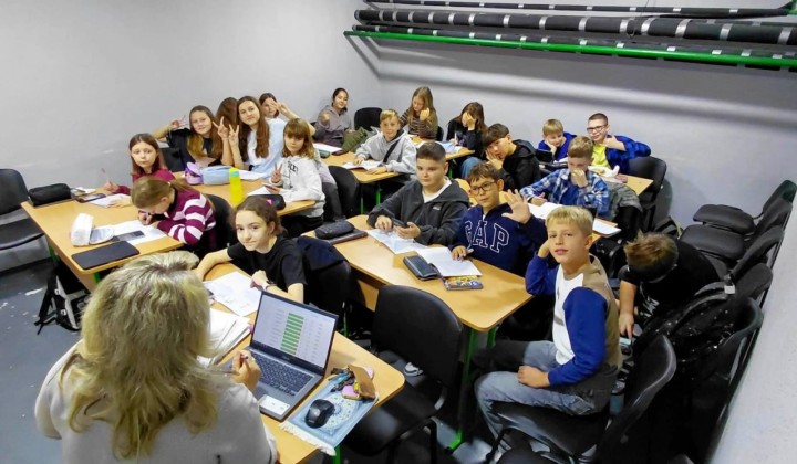 У закладах освіти навчання триває під час повітряних тривог