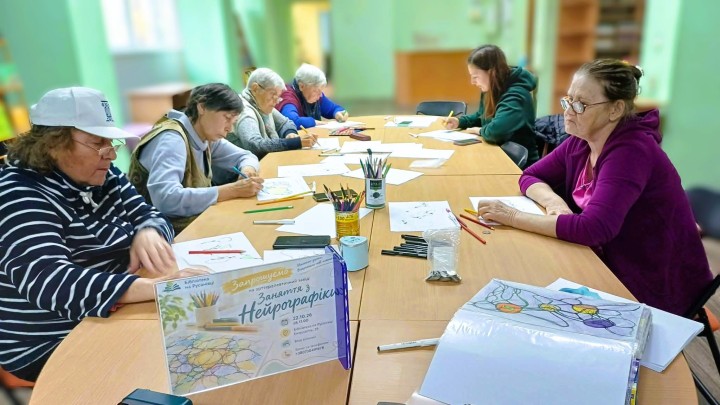 У Бібліотеці на Русанівці провели арттерапевтичне заняття з нейрографіки