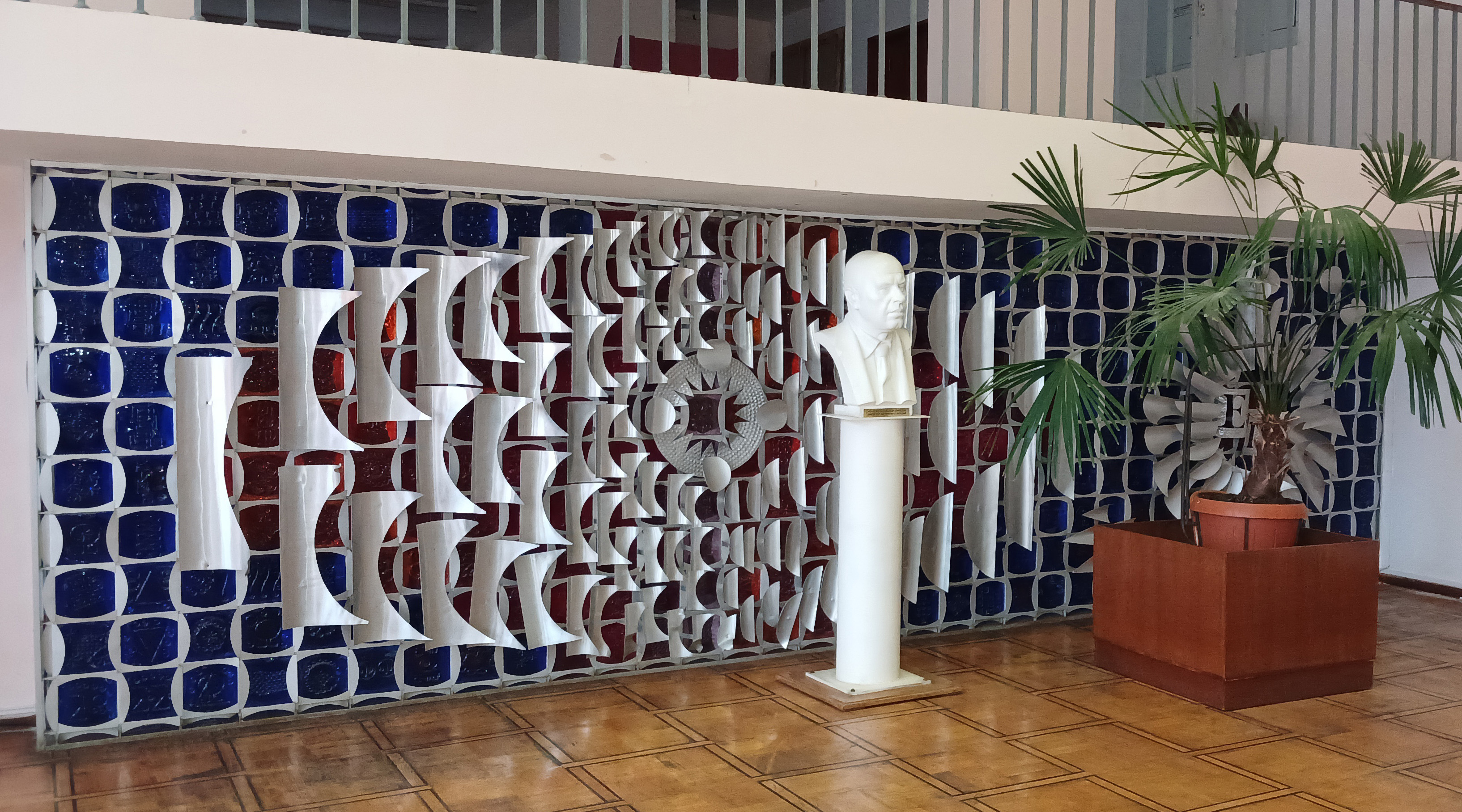 Вітражно-металева просторова композиція «Розщеплення атома»