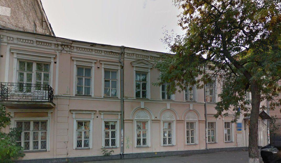 The residential building at 6 Borysohlibska Street